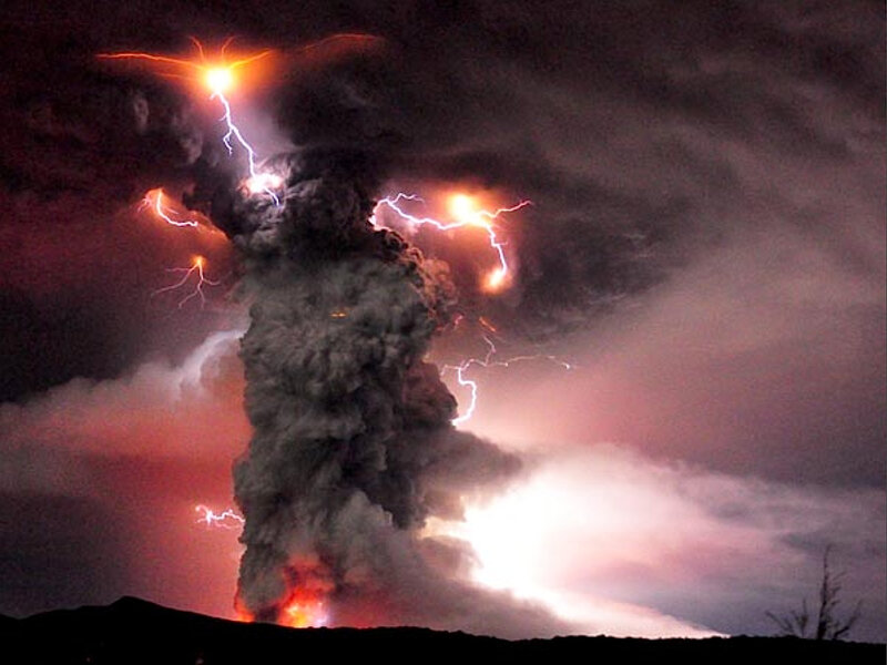 Volcanic eruption with lightning