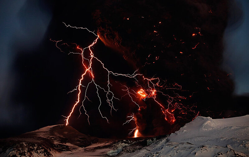 Volcanic eruption with lightning