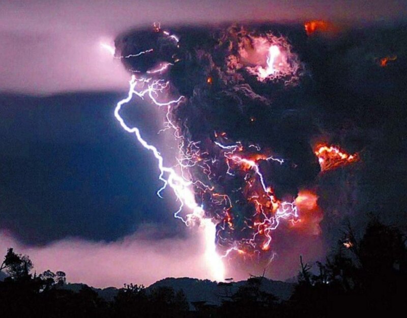 Volcanic Eruption with Lightning — Black, Dramatic, Night