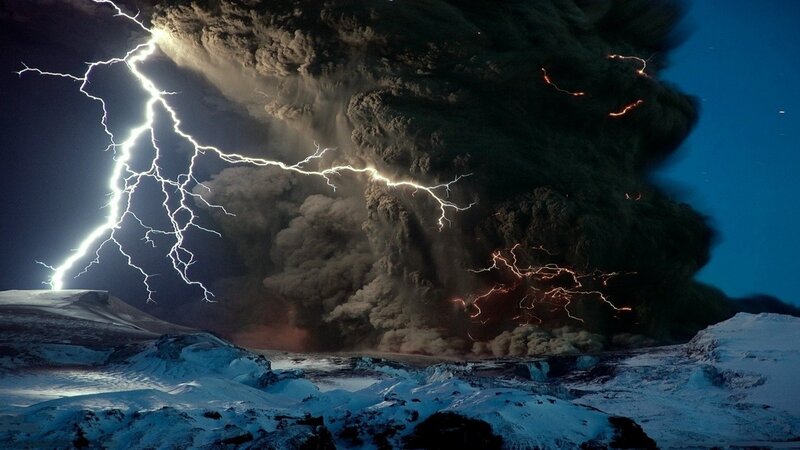 Volcanic Eruption with Lightning — Black, Snow