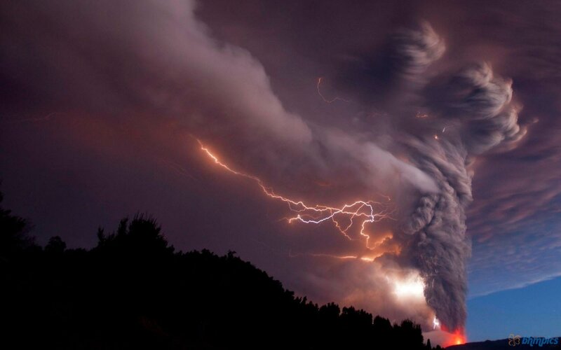 Volcanic Eruption with Lightning — Gray, Dramatic
