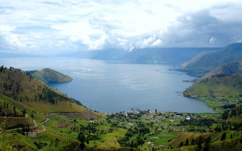 Volcanic Lake Landscape — Green