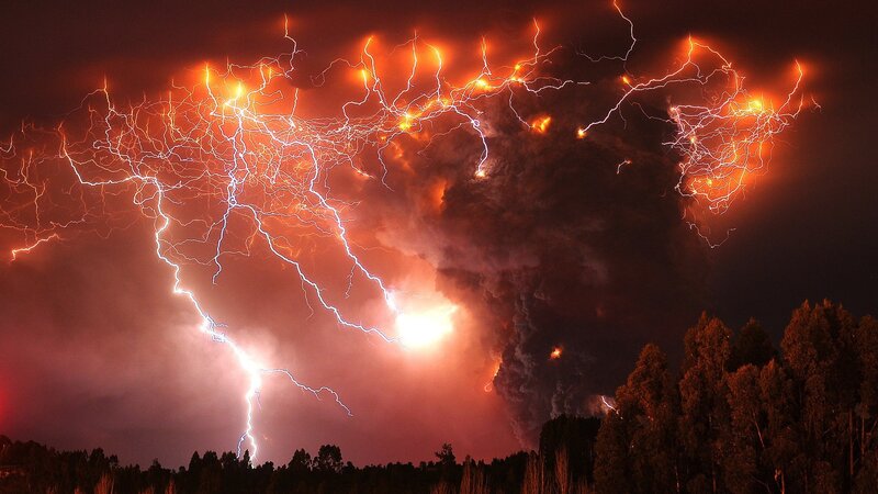 Volcanic lightning storm