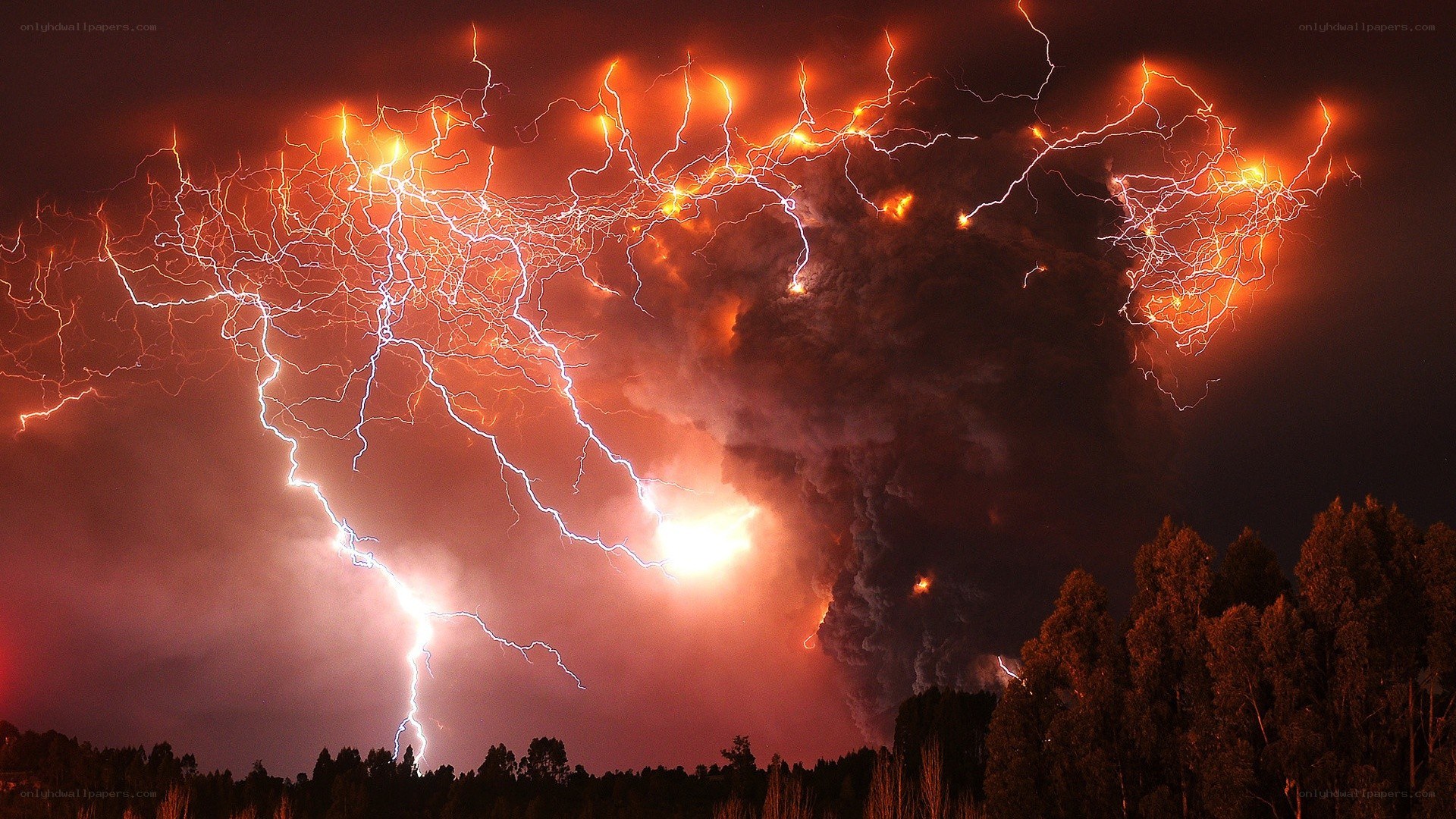 Volcanic lightning storm
