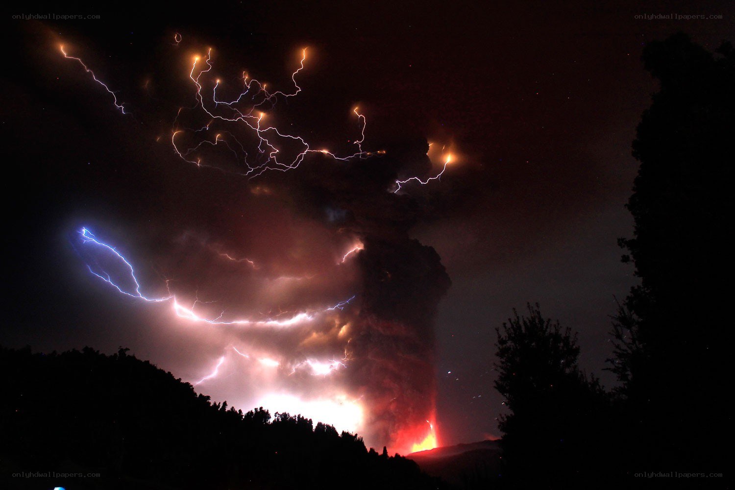 Volcanic lightning storm