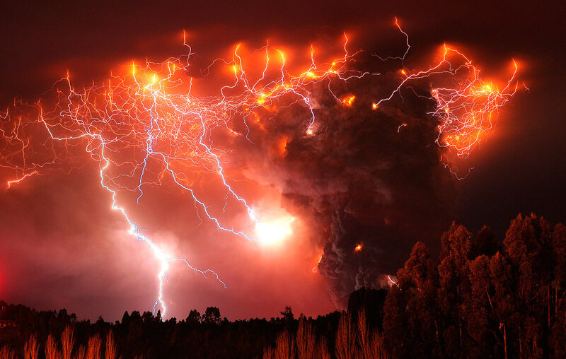 Volcanic lightning storm