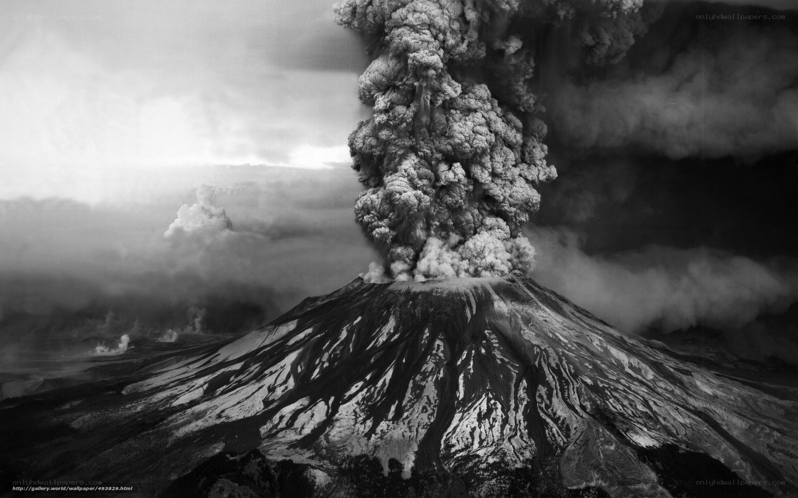 Volcano erupting ash cloud