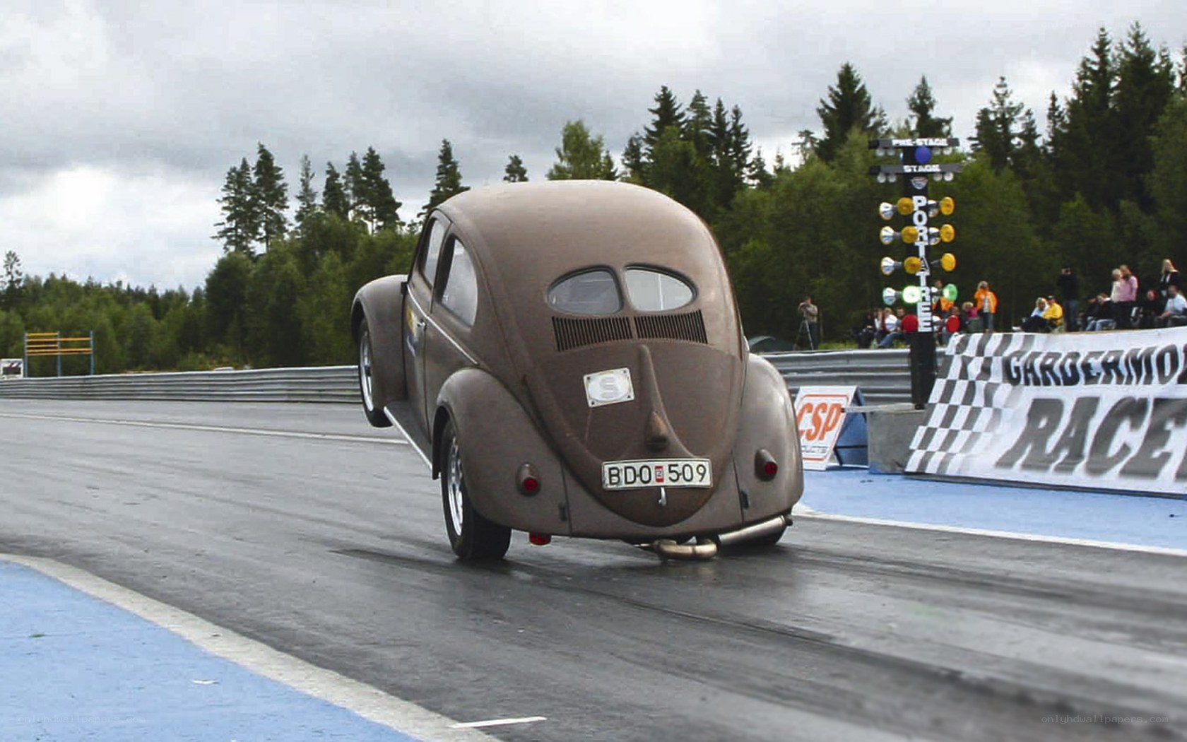 Volkswagen Beetle drag race