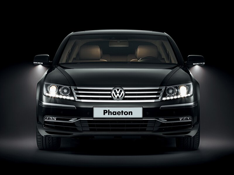 Volkswagen Phaeton front view