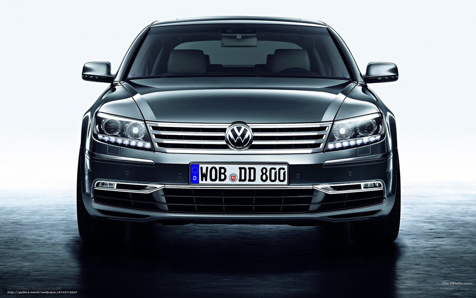 Volkswagen Phaeton front view