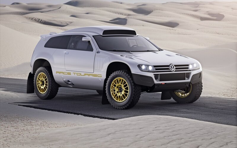Volkswagen Race Touareg in desert