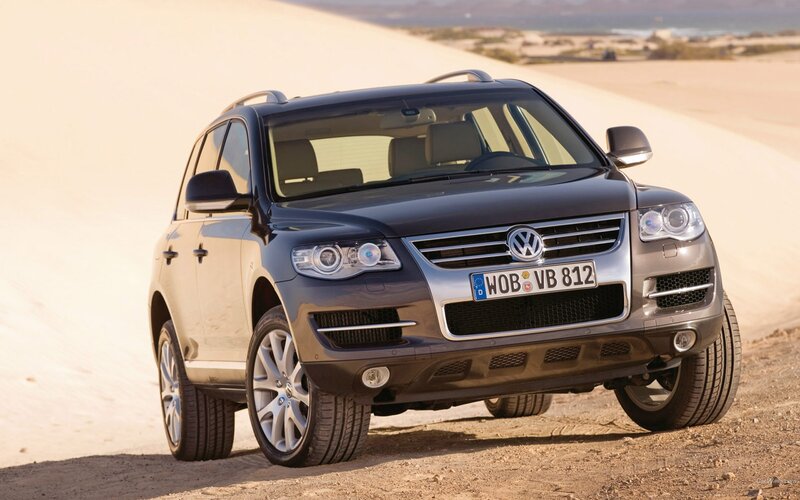 Volkswagen Touareg in desert