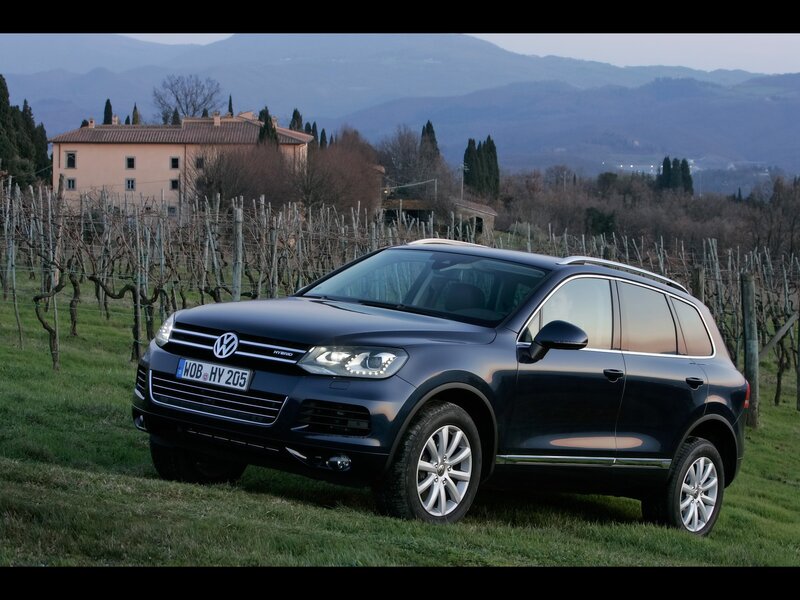 Volkswagen Touareg in vineyard