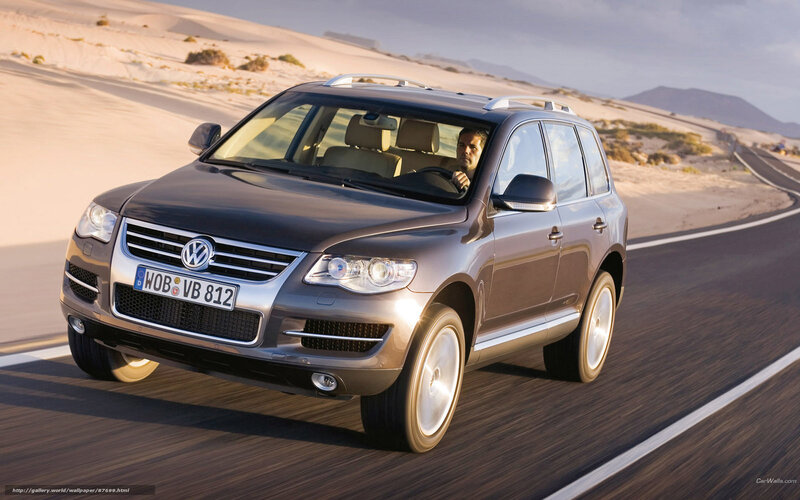 Volkswagen Touareg on desert road