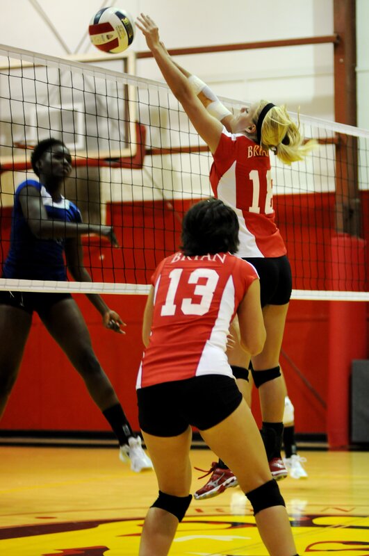 Volleyball players at net