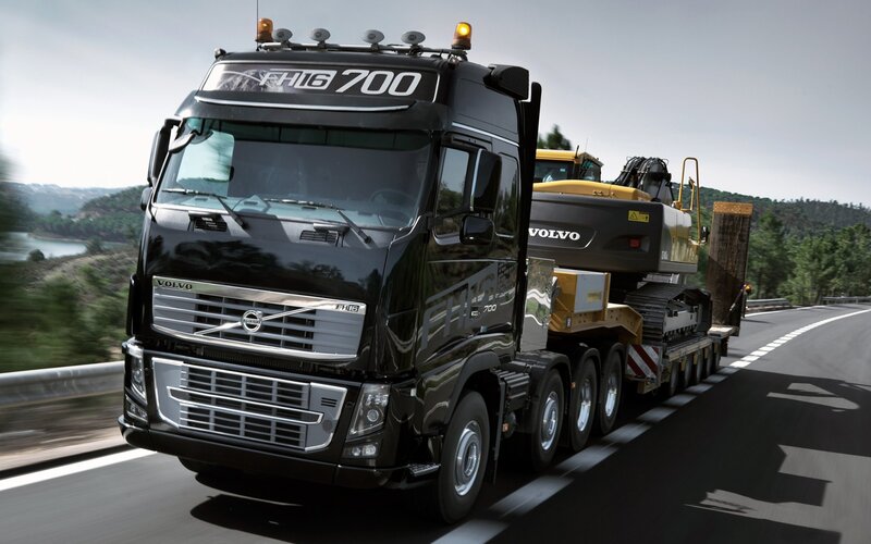 Volvo FH16 truck transporting excavator