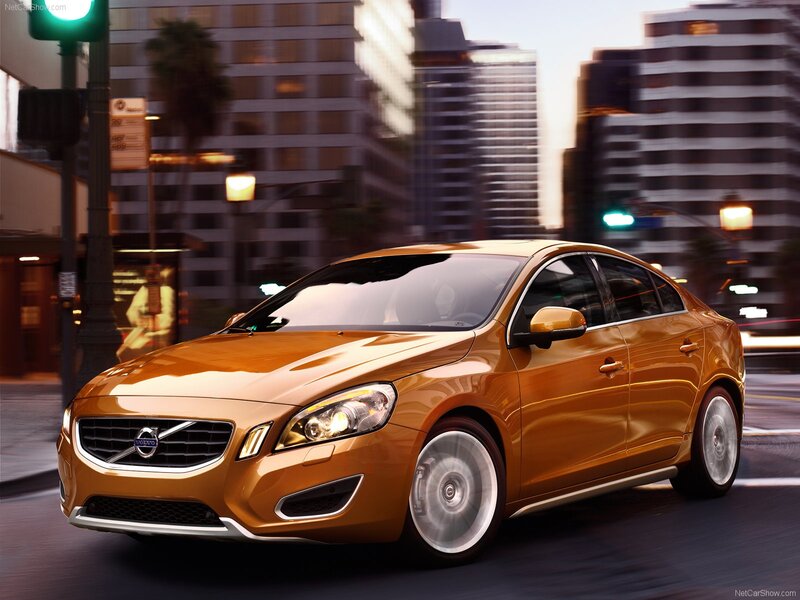 Volvo S60 in city driving