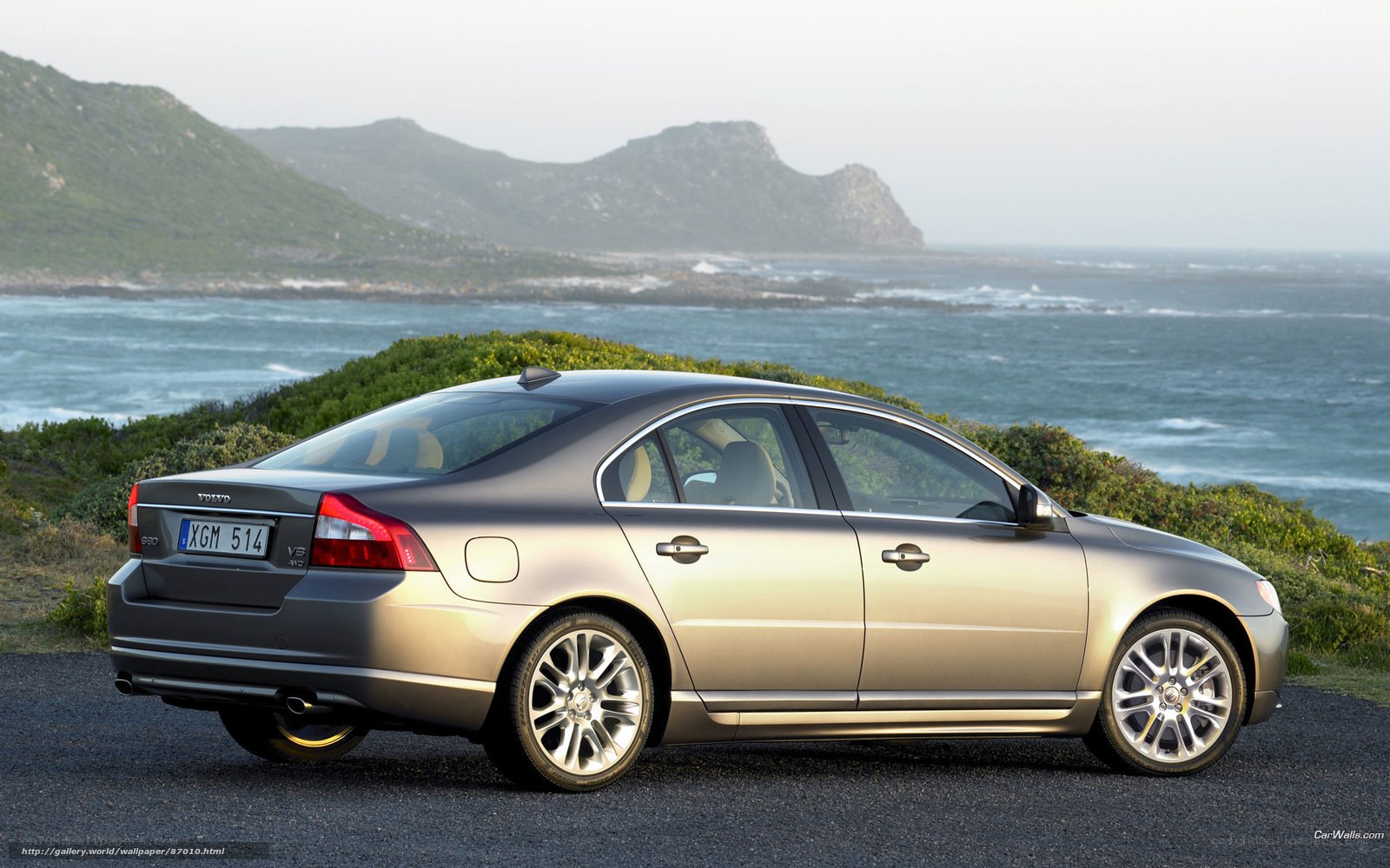 Volvo S80 by the coast