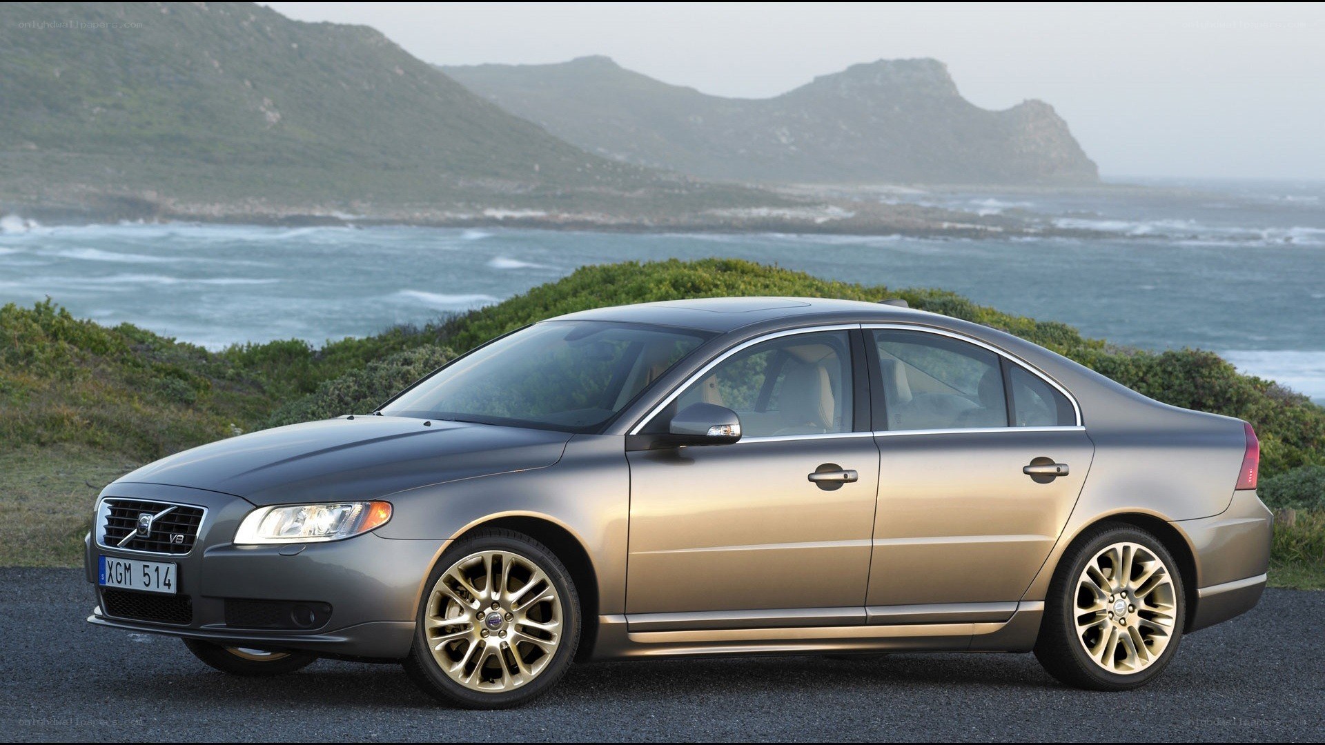 Volvo S80 by the coast