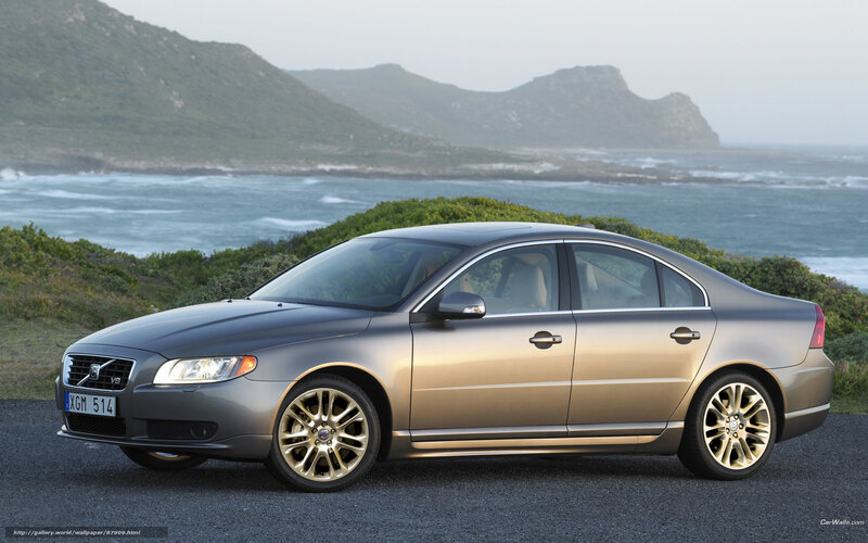 Volvo S80 by the coast