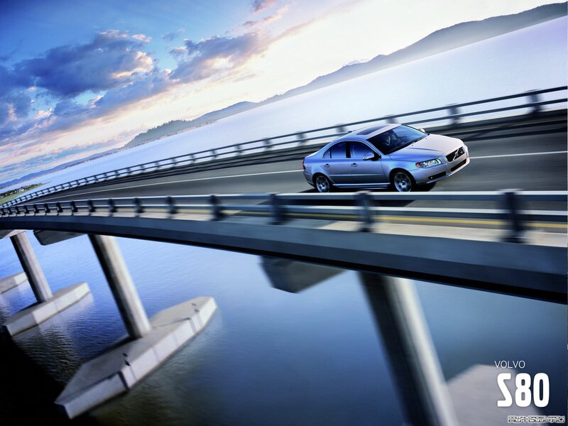 Volvo S80 on a scenic bridge