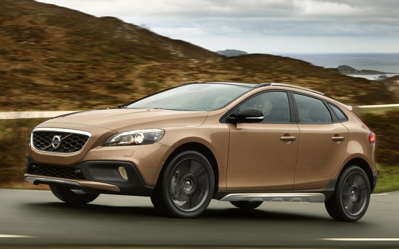 Volvo V40 Cross Country in motion