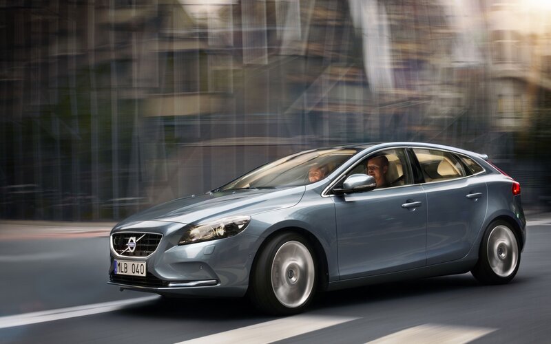 Volvo V40 in motion