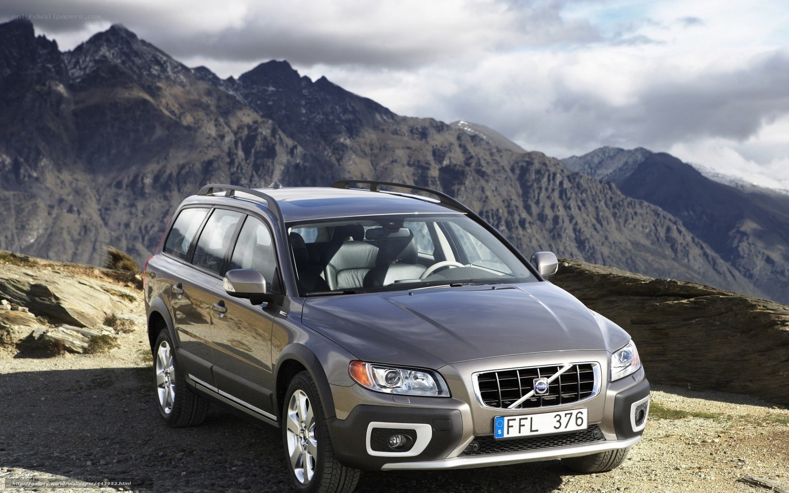 Volvo XC70 in mountain landscape