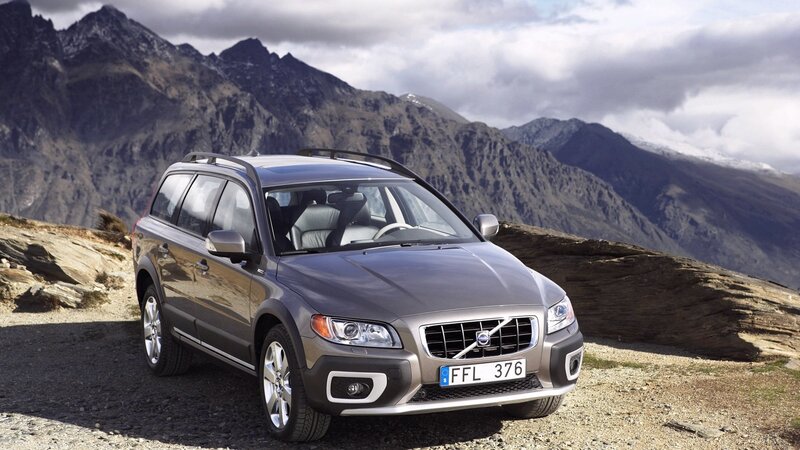 Volvo XC70 in mountain landscape