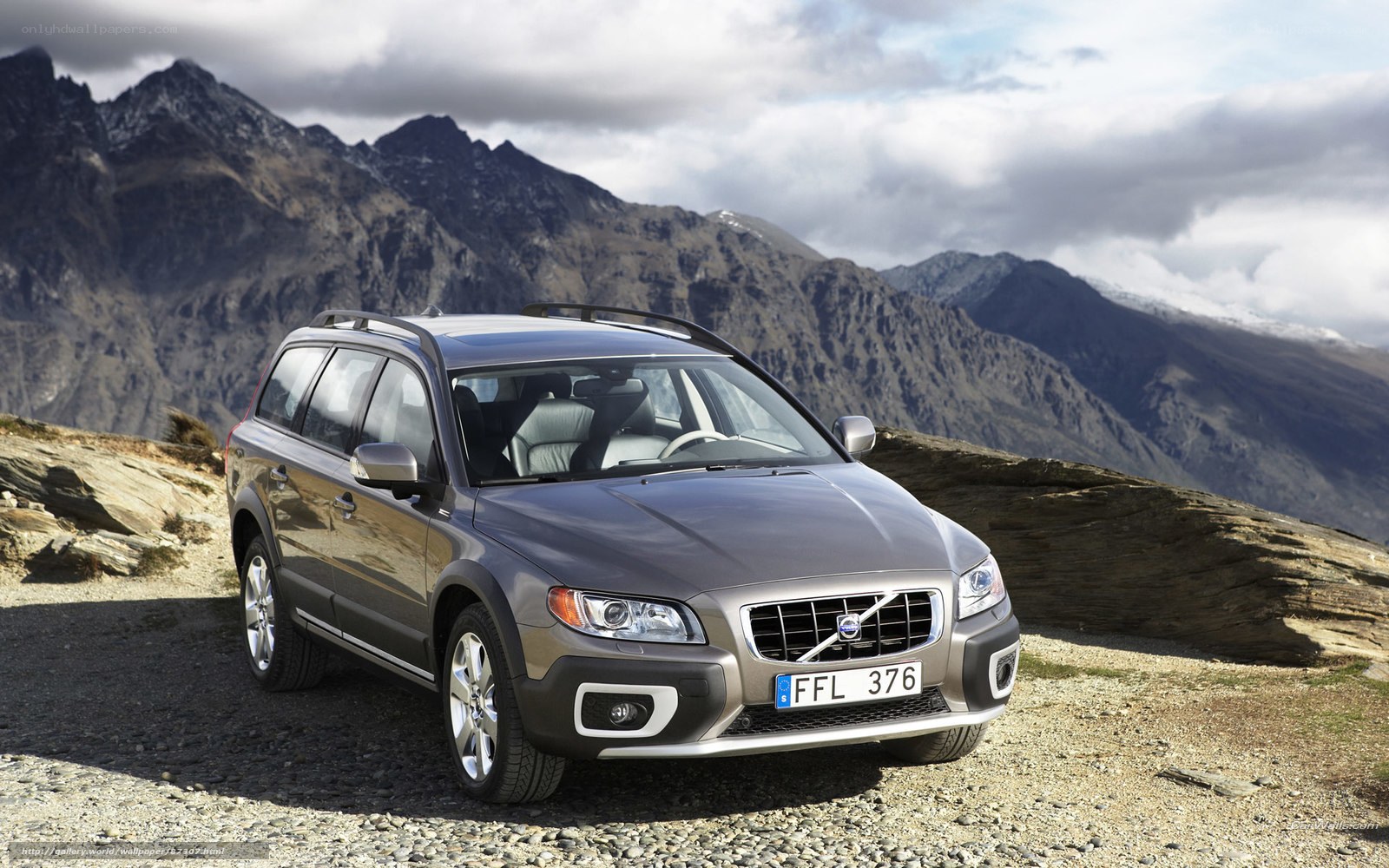 Volvo XC70 in mountain landscape
