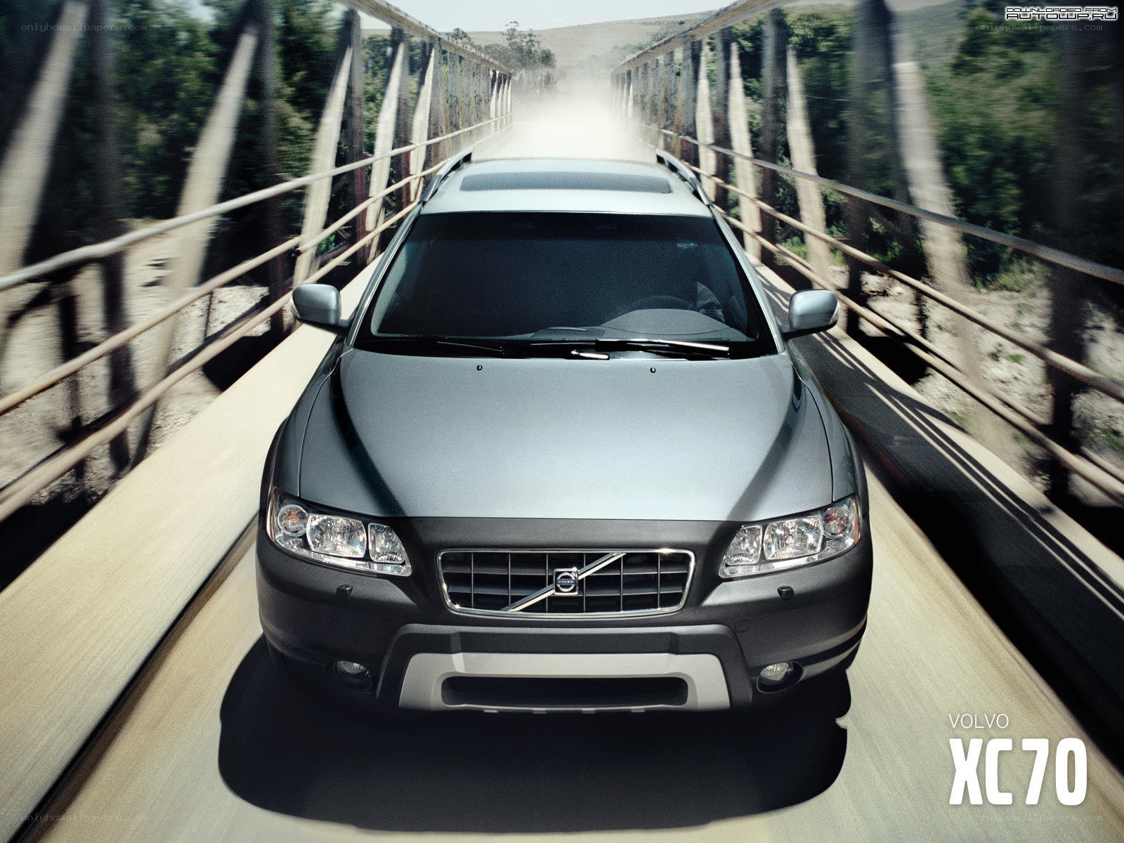 Volvo XC70 on a bridge