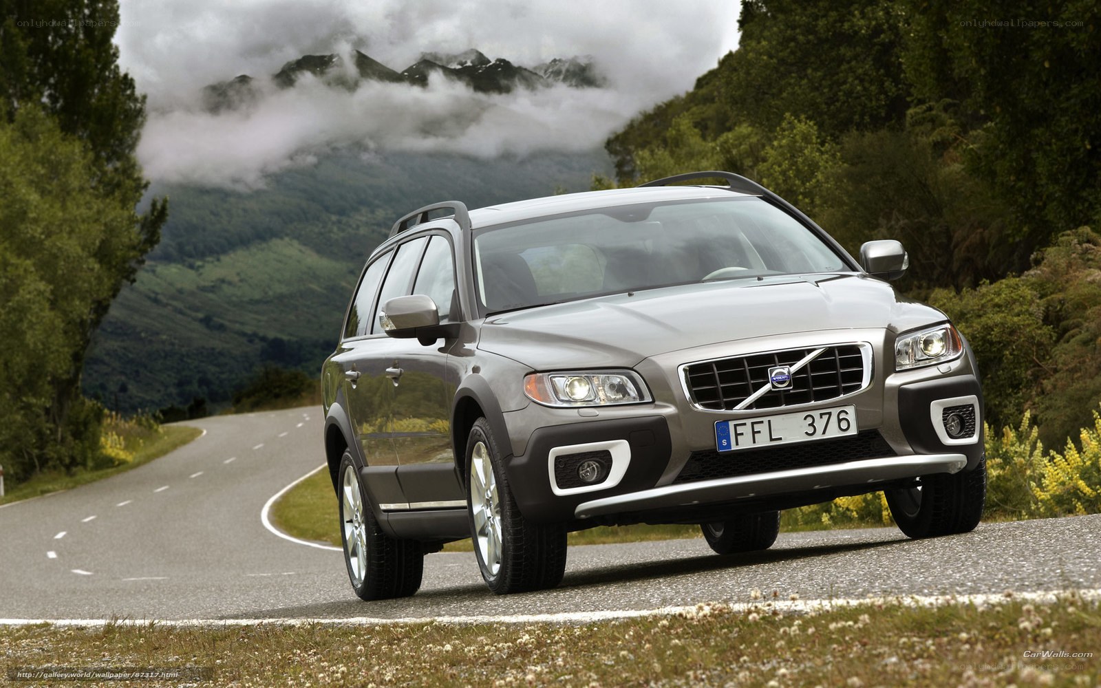 Volvo XC70 on a mountain road
