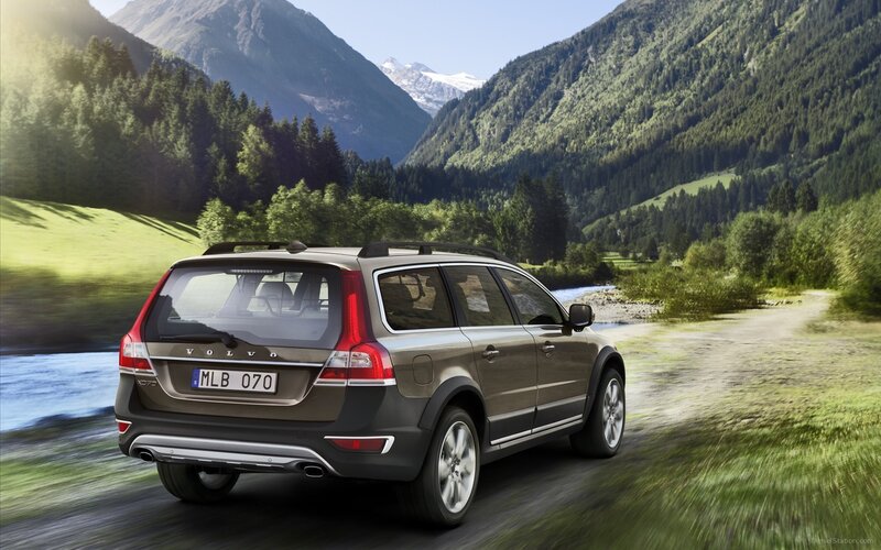 Volvo XC70 Station Wagon — Brown