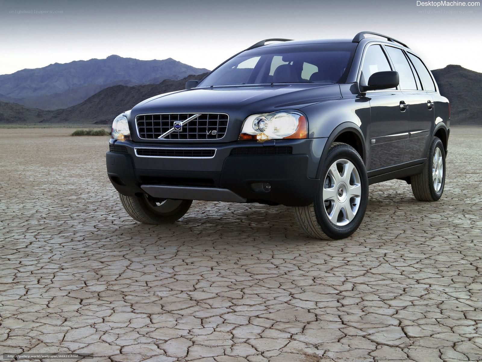 Volvo XC90 in desert landscape