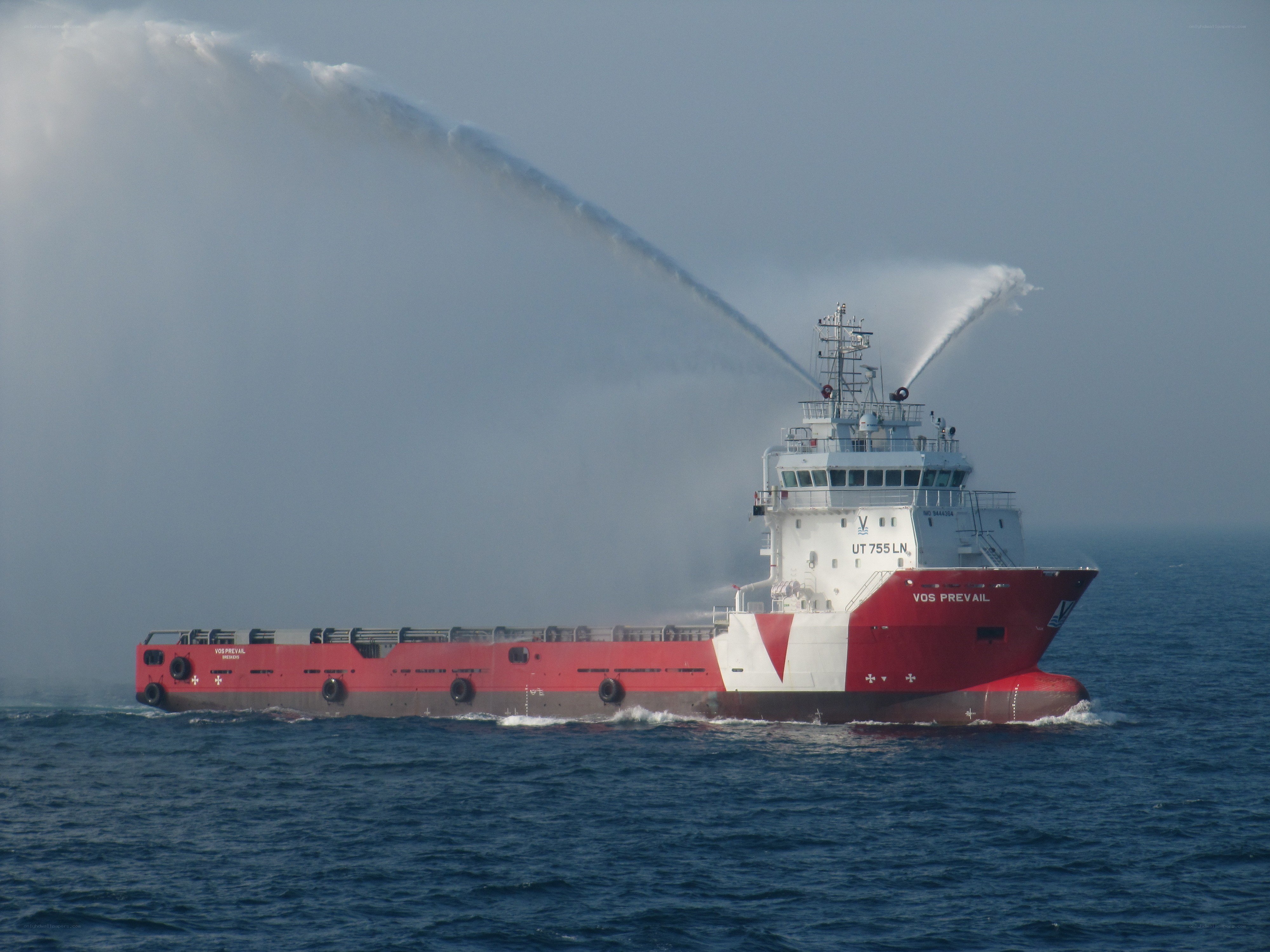 VOS PREVAIL ship spraying water