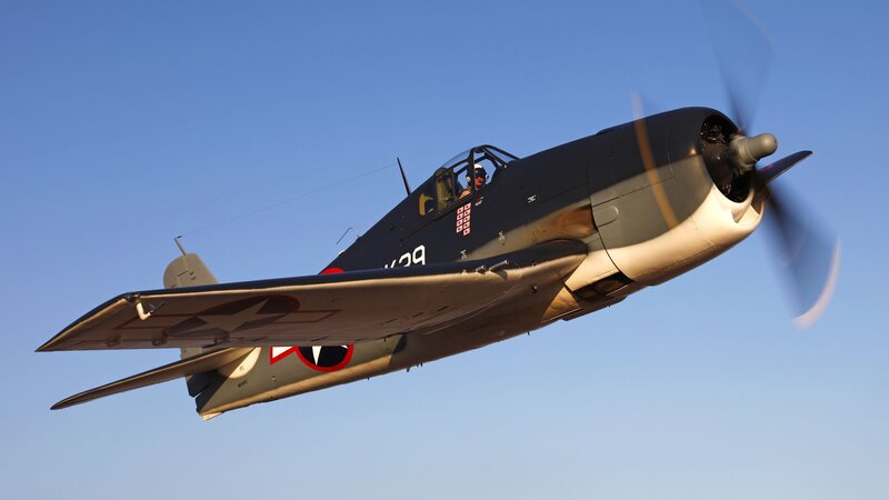 vought f4u corsair in flight