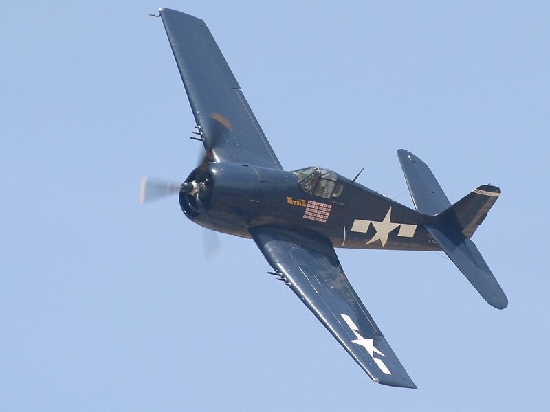 vought f4u corsair in flight