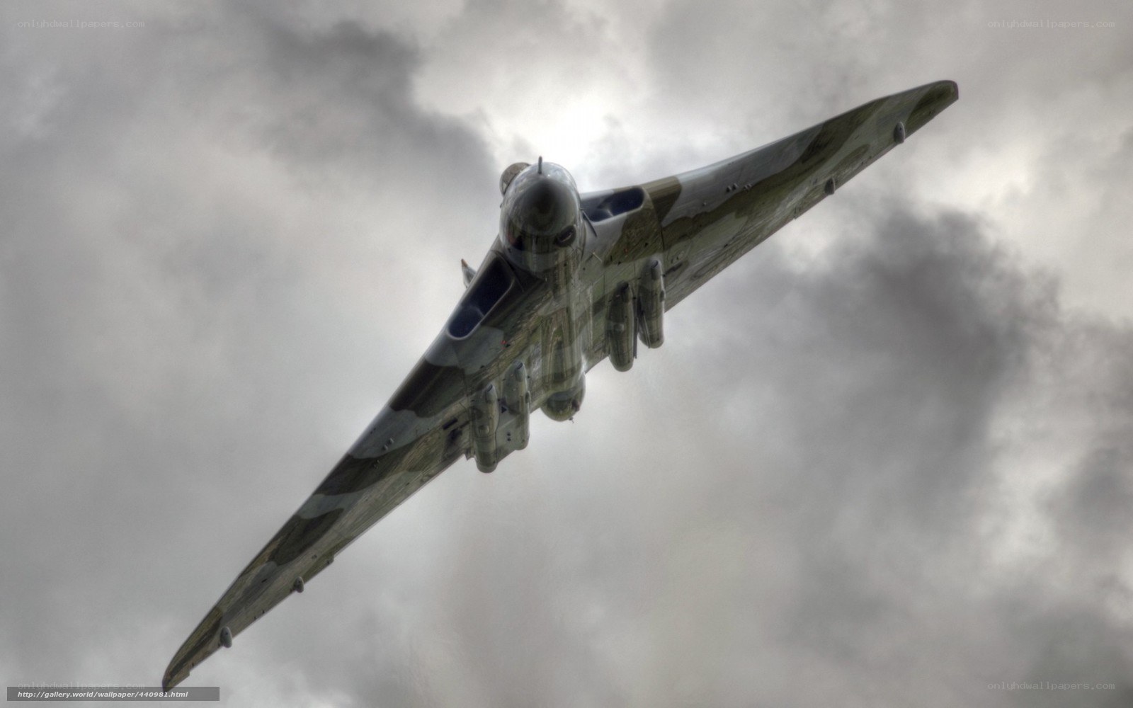Vulcan bomber in flight