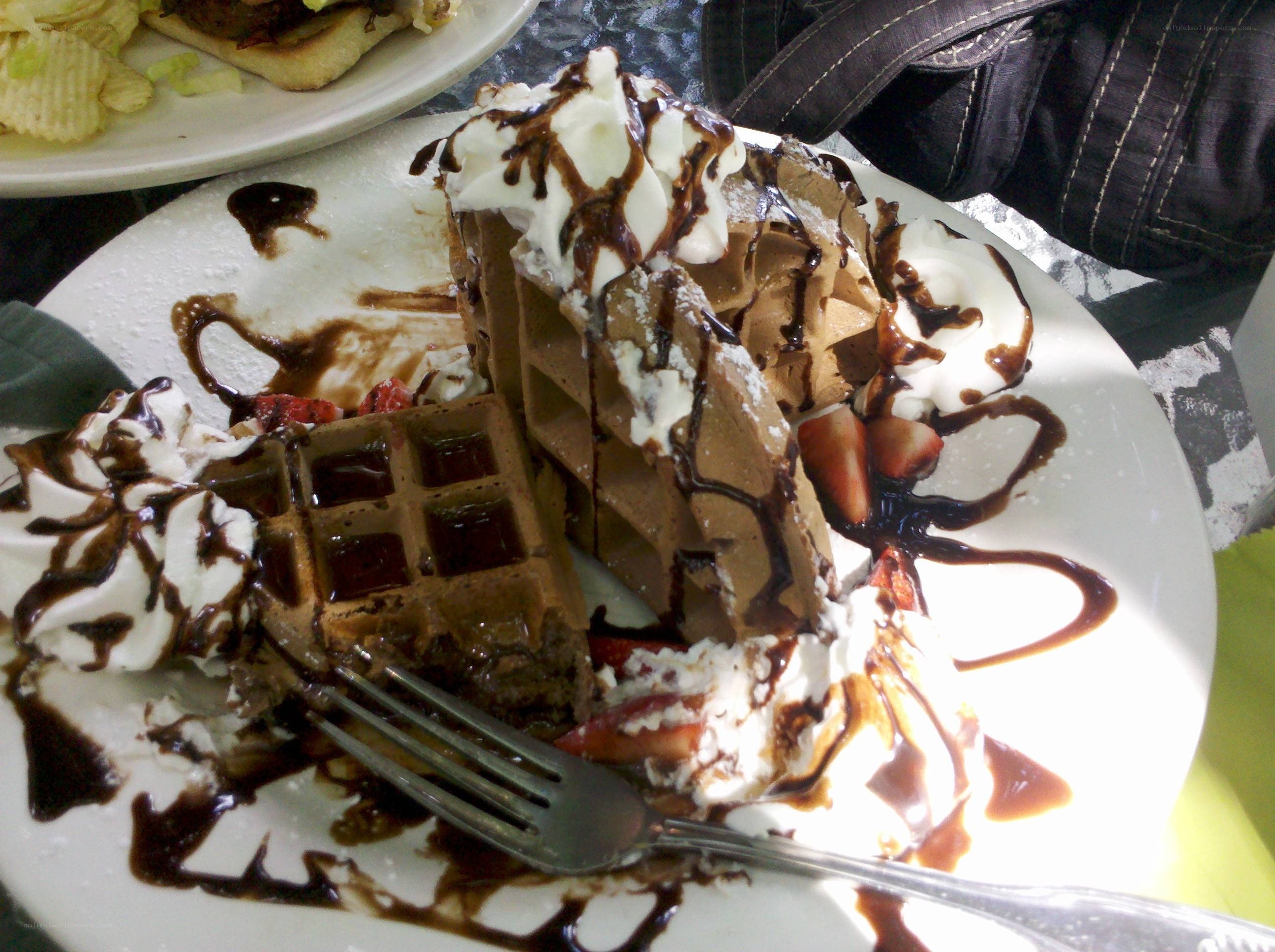 waffle with chocolate and strawberries