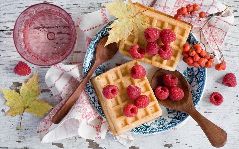Waffles with Raspberries — White