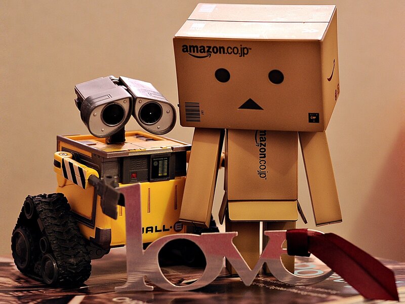 Wall-E and Danbo with love sign