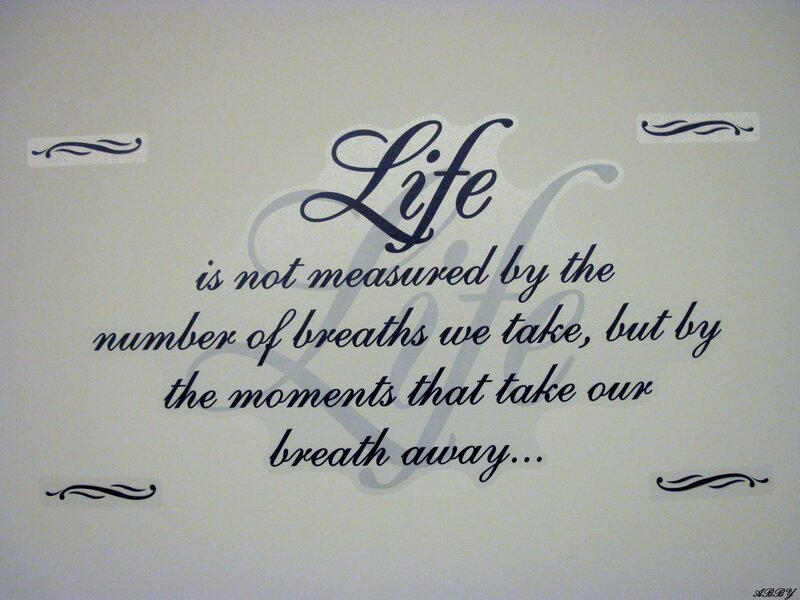 Wall with Quote Text — White