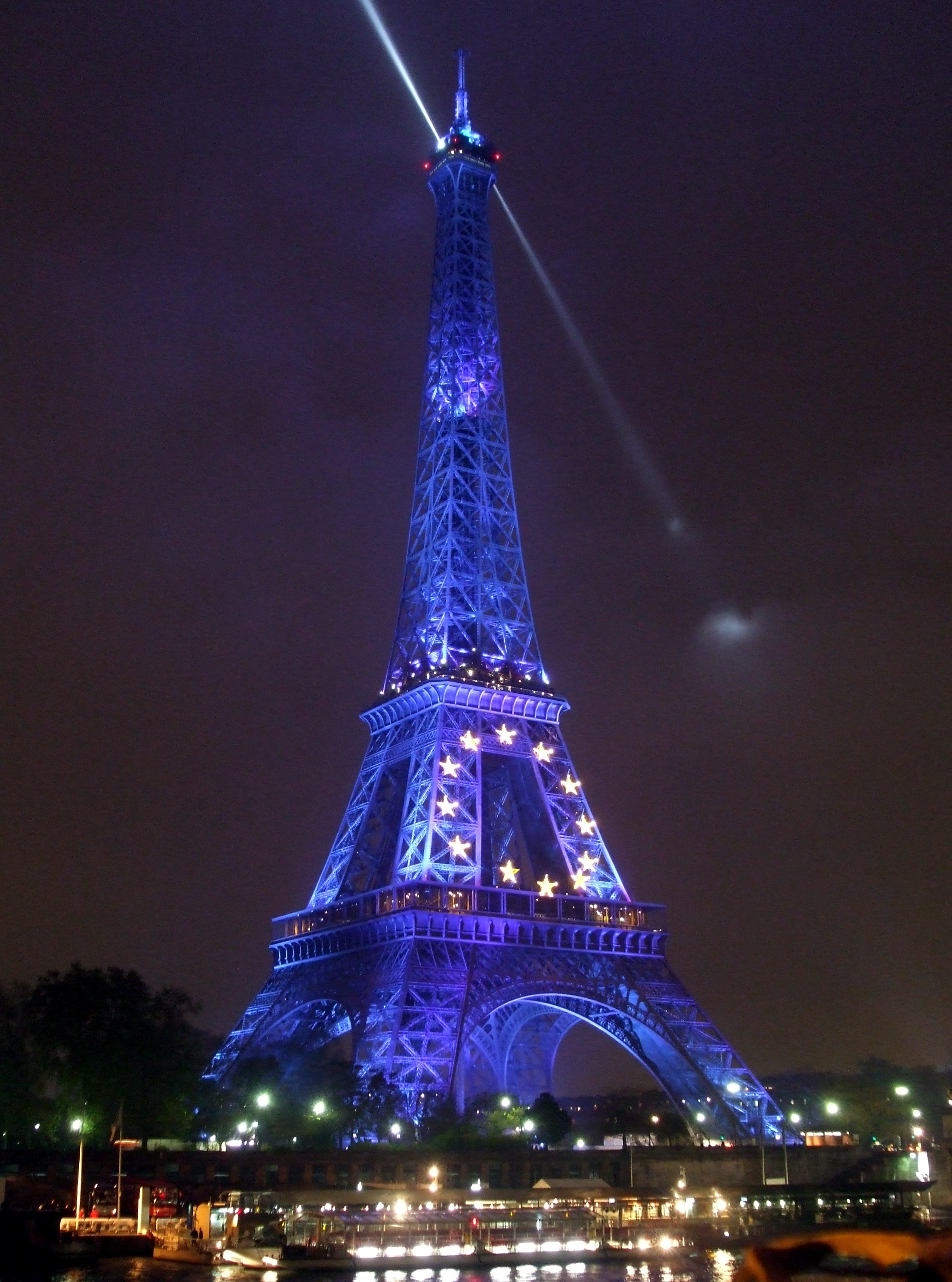 эйфелева башня ночью