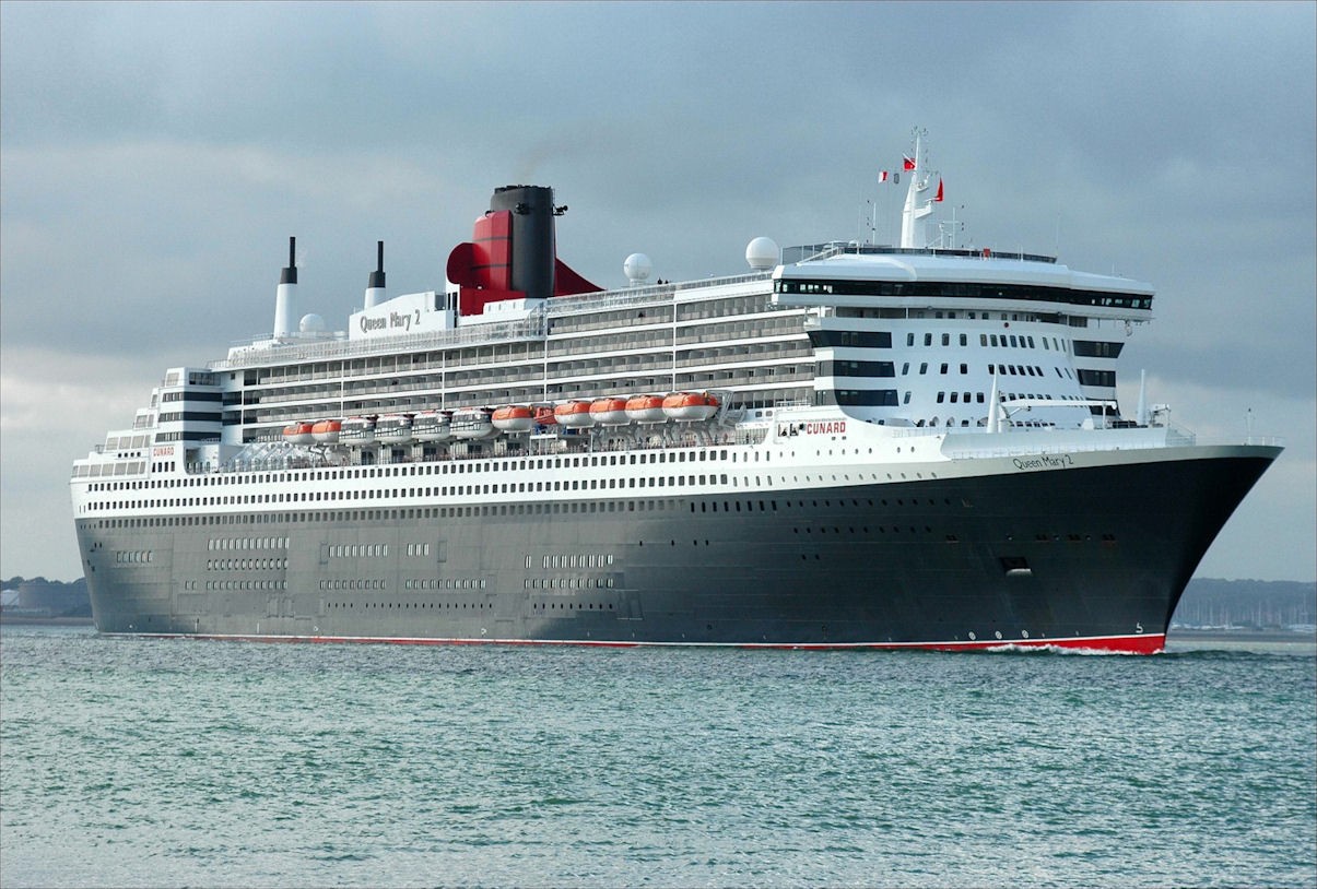 Queen mary 2. Лайнер Queen Mary 2.