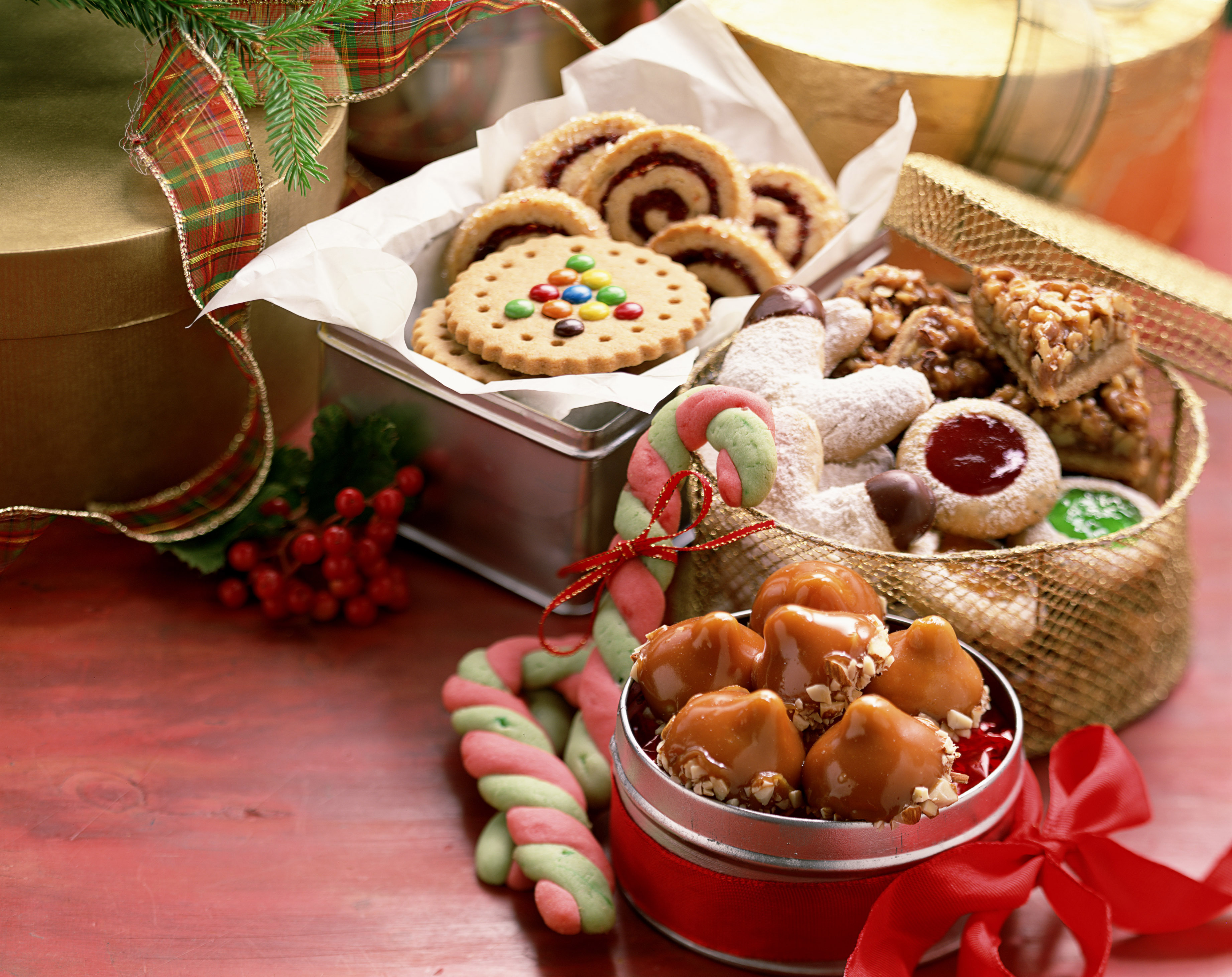 Что из сладостей можно в пост. Сладости. Конфеты печенье. Сладкие угощения. Рождественские сладости.