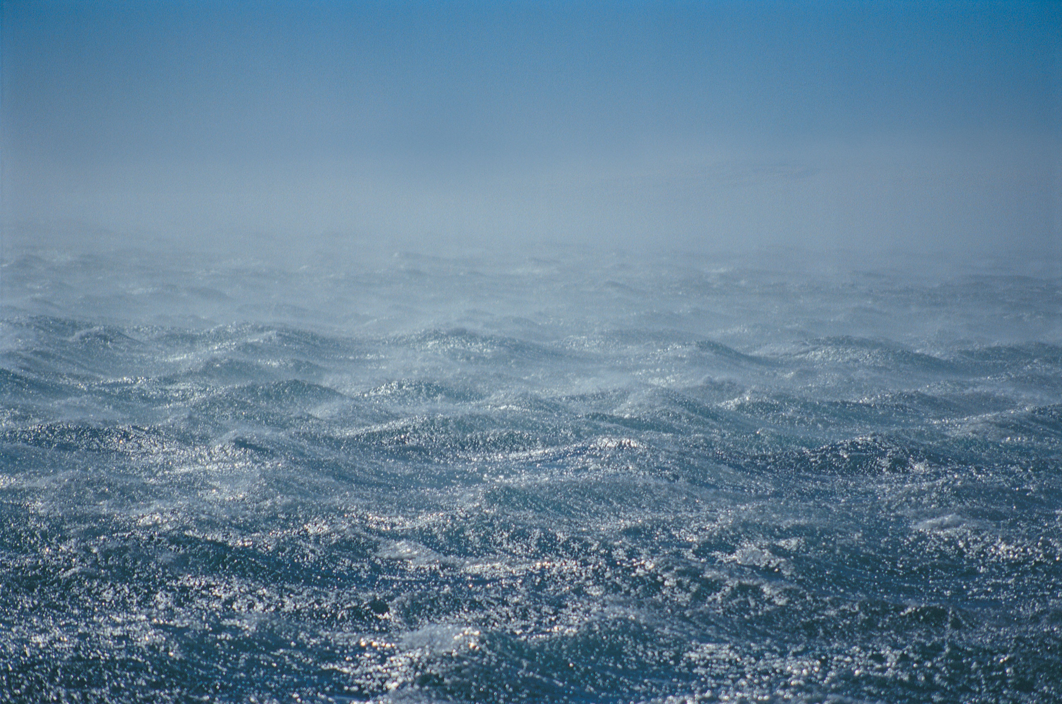 Морская осадка. Дождь на море. Дождь в океане. Дождь над океаном. Осадки в океане.