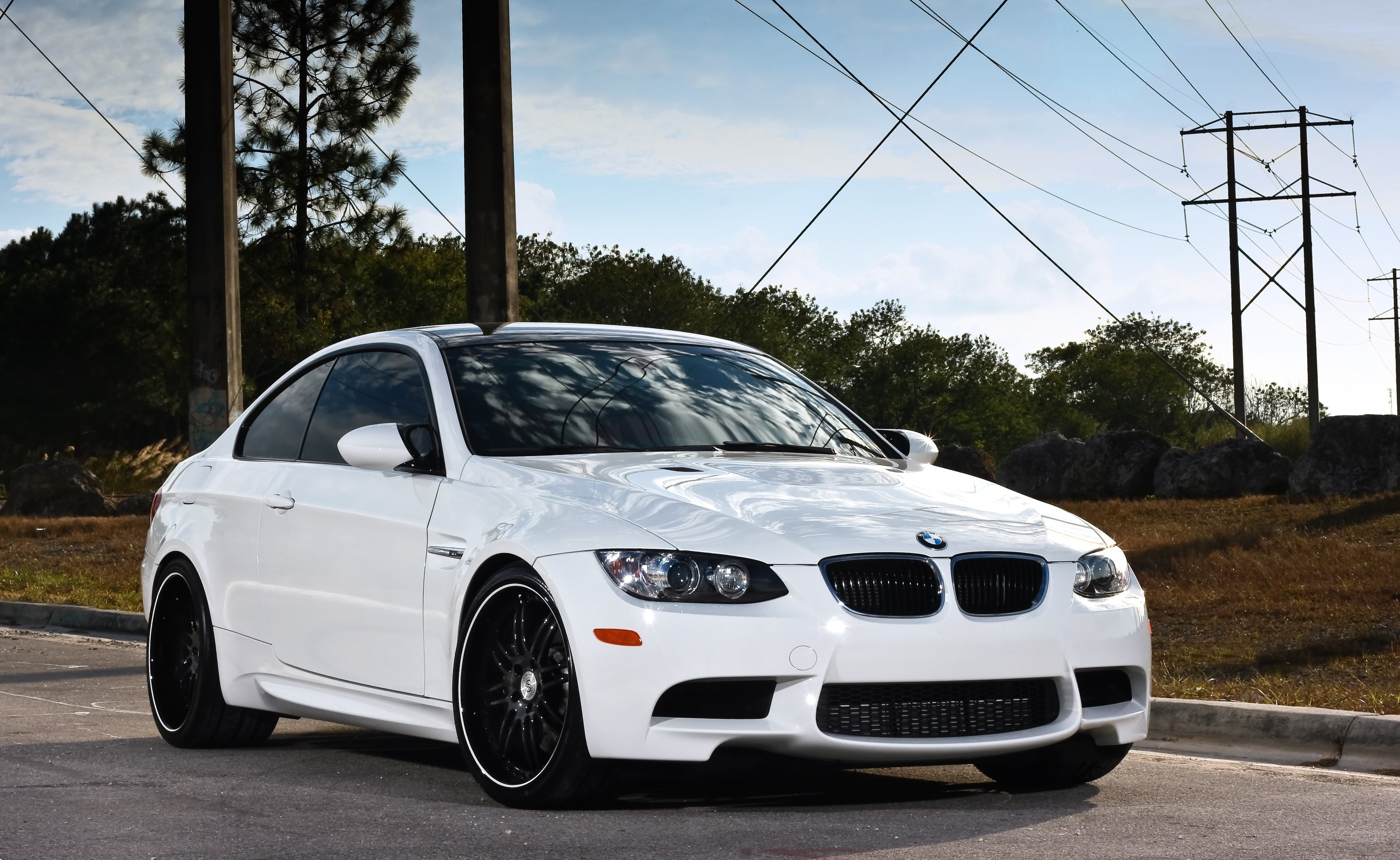 Фото белой машины. BMW m3 e92. BMW m3 белая. BMW e92 White. BMW e92 белая.