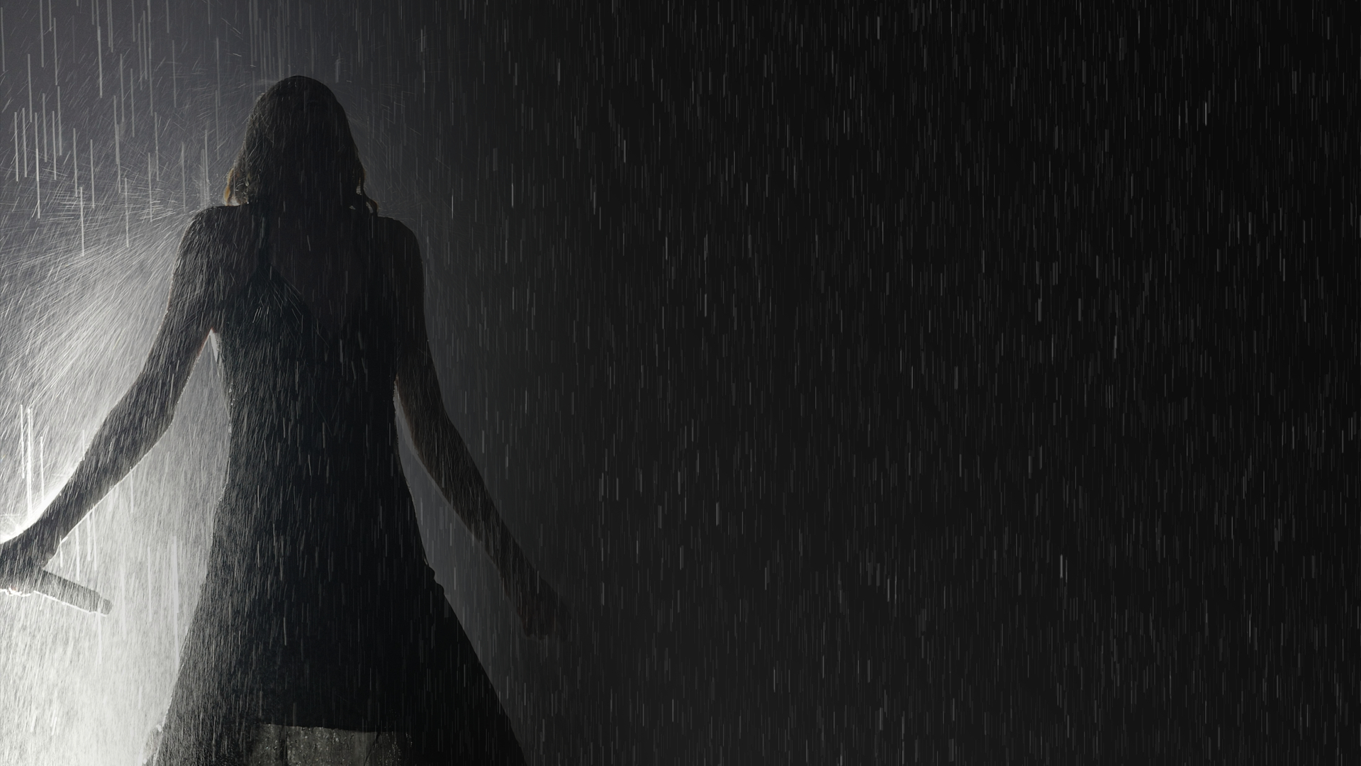 Я пою в темноте. Девушка дождь. Дождь грусть. Человек в темноте под дождем. Дождь в темноте.