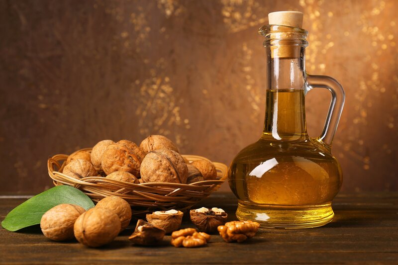 Walnut oil and walnuts