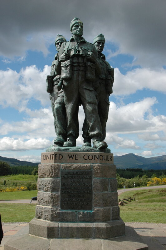 War memorial statue